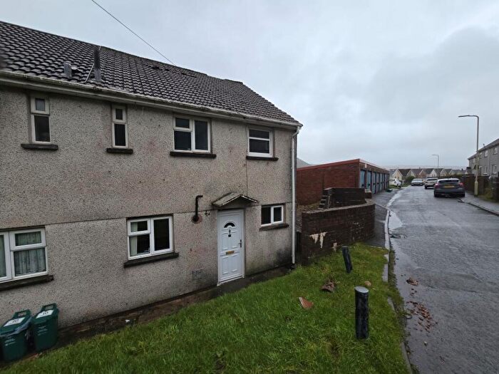 3 Bedroom End Of Terrace House For Sale In Glyncoed, Maerdy, Ferndale, Mid Glamorgan, CF43