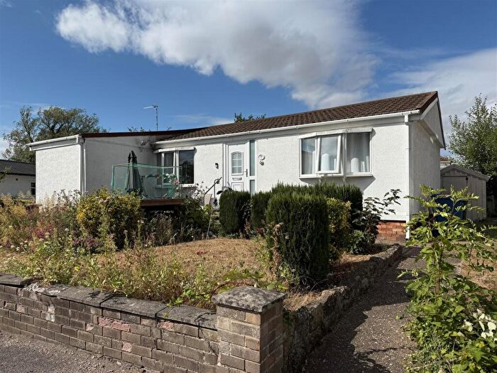 3 Bedroom Park Home For Sale In Cliff Road, Radcliffe-On-Trent, Nottingham, NG12