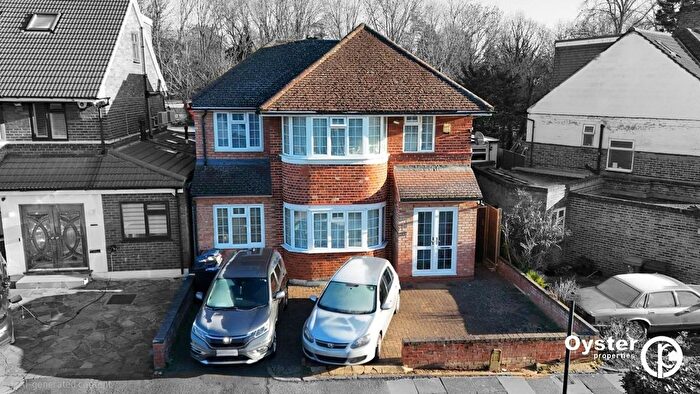 6 Bedroom Detached House For Sale In Cheyneys Avenue, Edgware, HA8