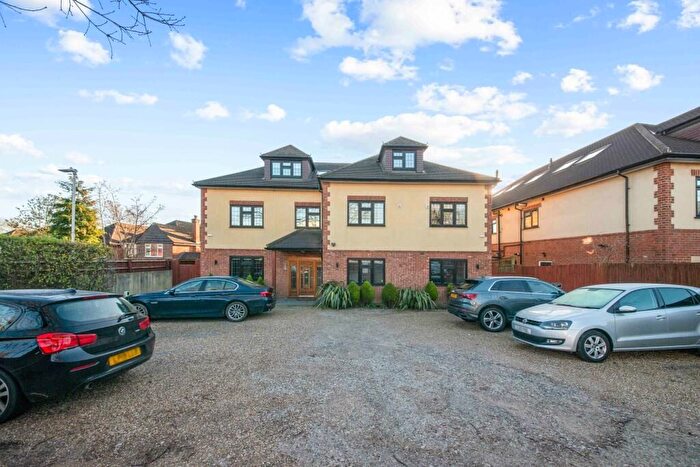 2 Bedroom Flat For Sale In Swakeleys Road, Ickenham, UB10