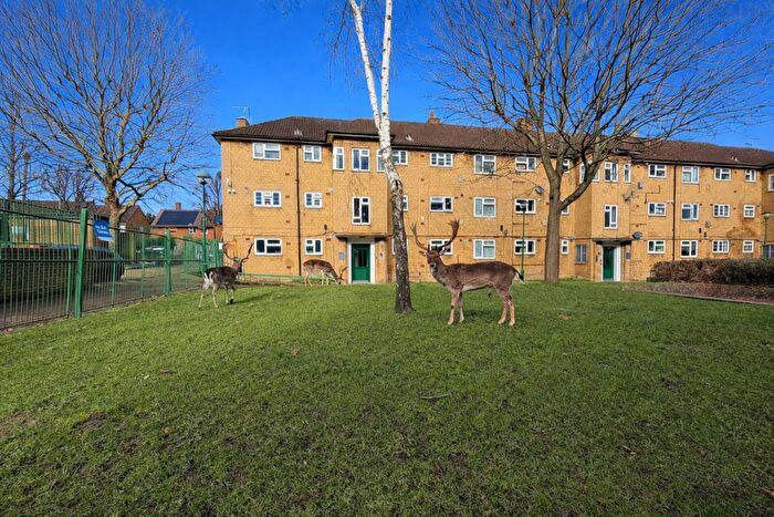 1 Bedroom Flat For Sale In Ampthill House, Romford, RM3