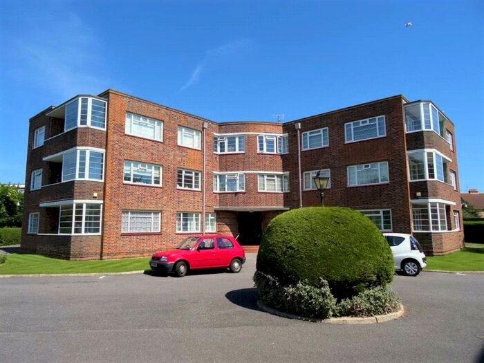 1 Bedroom Apartment To Rent In Amberley Court, Lansdowne Road, Worthing, West Sussex, BN11