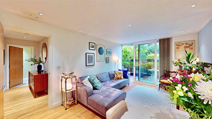 2 Bedroom Apartment For Sale In City View Apartments, Devan Grove, London, N4