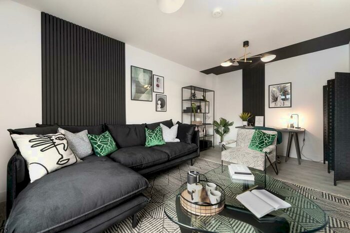 3 Bedroom Detached House For Sale In Newmarket Road, Cambridge, CB5