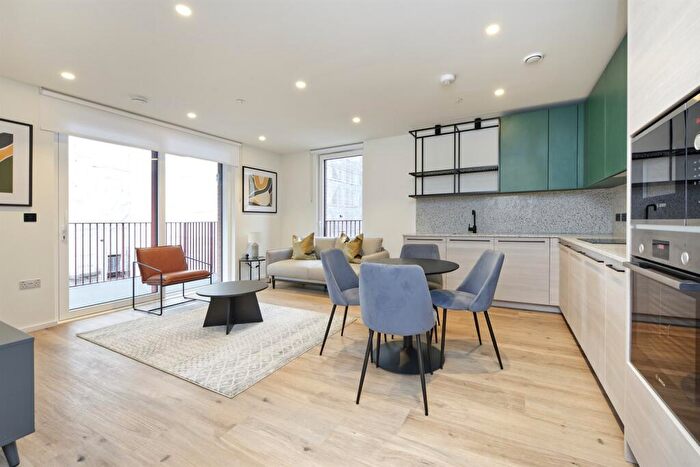 2 Bedroom Apartment To Rent In Iris House, Heron Wharf, E14