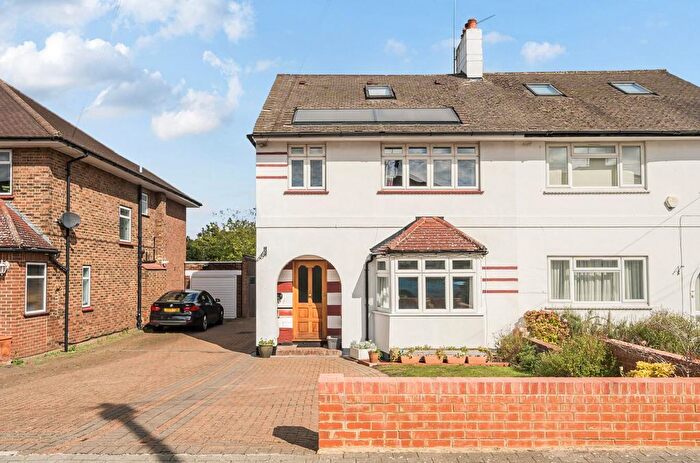 4 Bedroom Semi-detached House For Sale In Pyecombe Corner, Woodside Park, N12