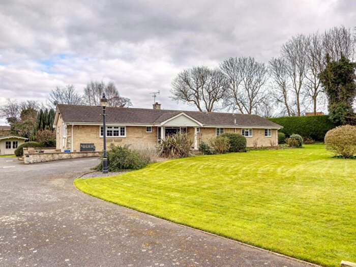 4 Bedroom Bungalow For Sale In Park Place, Worksop, S80