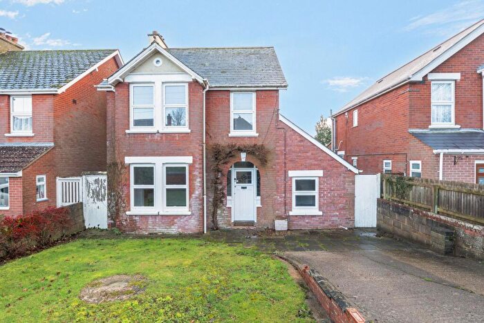 3 Bedroom Detached House For Sale In Shaftesbury Road, Wilton, SP2