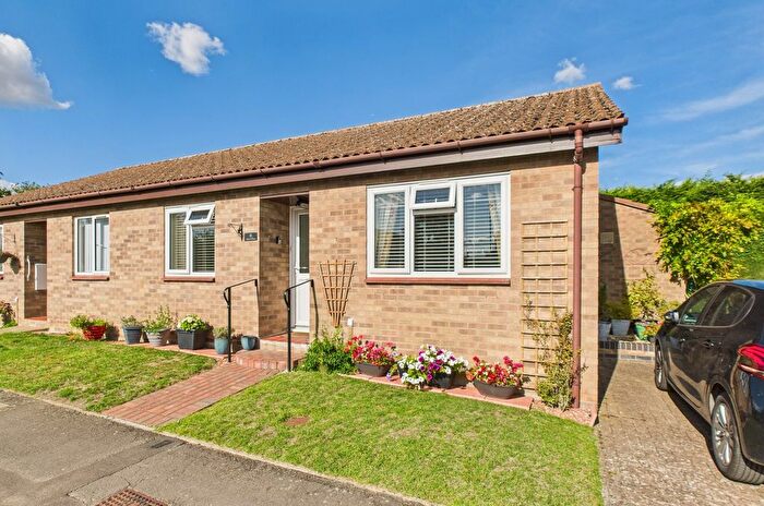 2 Bedroom Semi-detached Bungalow For Sale In Allens Close, Barton, CB23