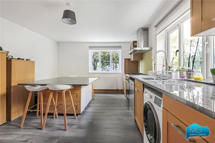 2 Bedroom Maisonette To Rent In Friern Barnet Lane, Whetstone, London, N20