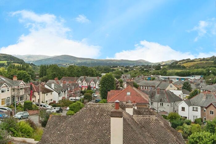 3 Bedroom Detached House For Sale In Tan Yr Allt Avenue, Mochdre, Colwyn Bay, Conwy, LL28