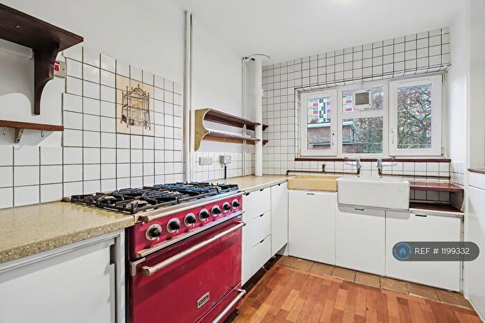 3 Bedroom Flat To Rent In Wenlock Court, London, N1