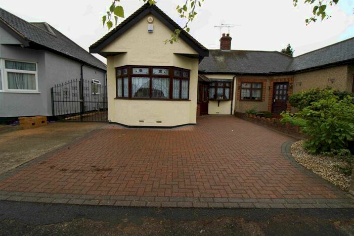 2 Bedroom Bungalow To Rent In Highfield Gardens, Grays, Essex, RM16