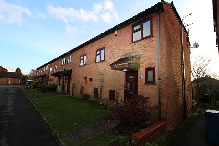 2 Bedroom End Of Terrace House To Rent In Denewood, High Wycombe, HP13