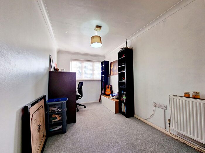 4 Bedroom Semi-Detached House To Rent In Pool Road, West Molesey, KT8