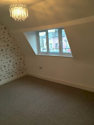 Studio To Rent In High Road, London, N17