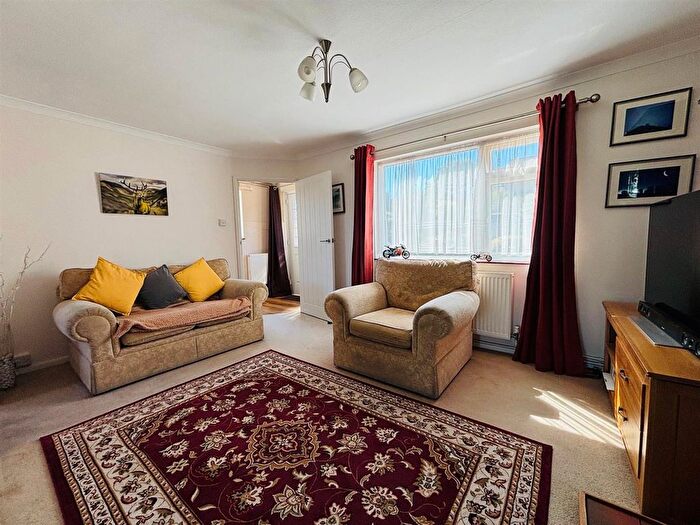 2 Bedroom End Of Terrace House For Sale In Priests Road, Swanage, BH19 - Photo 5