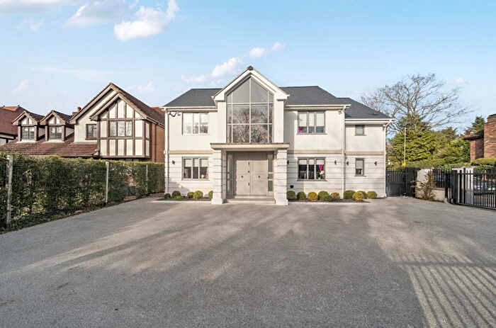 5 Bedroom Detached House For Sale In Leesons Hill, Chislehurst, BR7