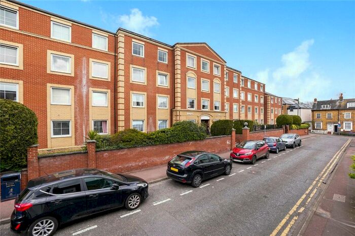 2 Bedroom Apartment To Rent In Hengist Court, Marsham Street, Maidstone, Kent, ME14