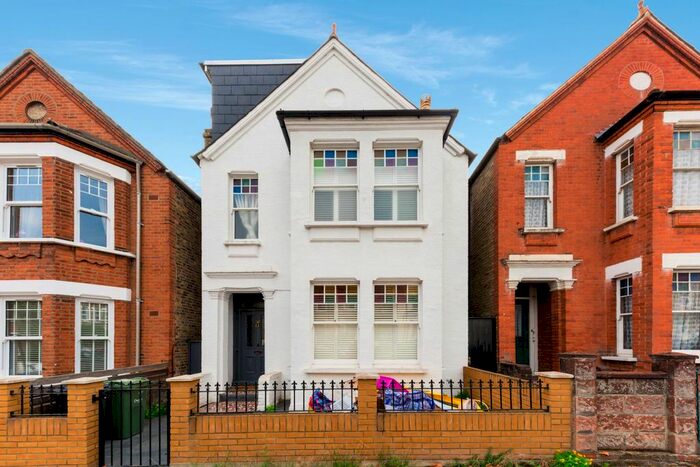 4 Bedroom Property To Rent In Thornlaw Road, Norwood, London, SE27