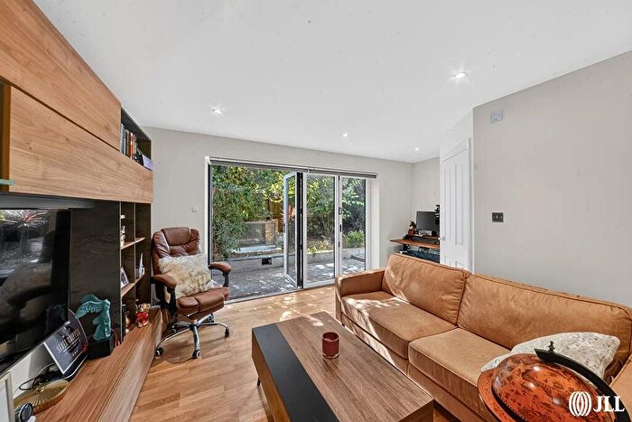 2 Bedroom Terraced House For Sale In Friars Mead London, E14