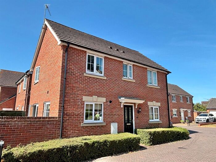 3 Bedroom Detached House For Sale In Hornbeam Road, Trowbridge, BA14