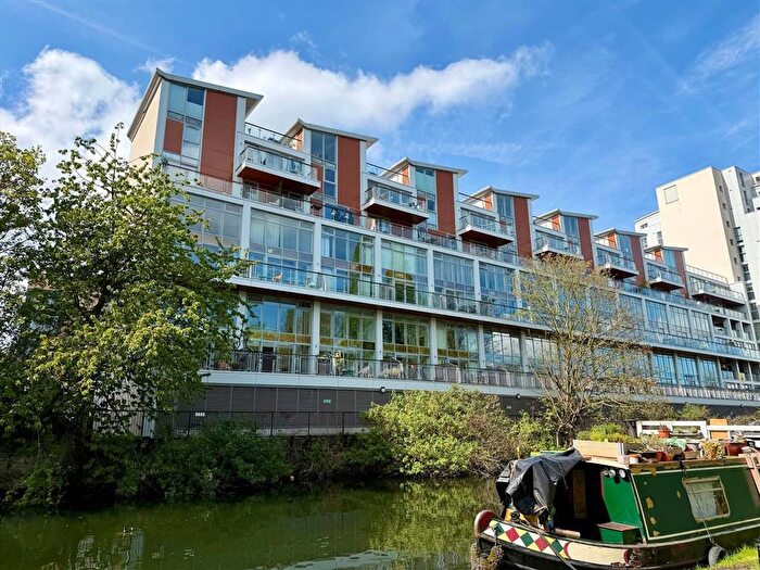 2 Bedroom Flat For Sale In Palmers Road, Bethnal Green, E2