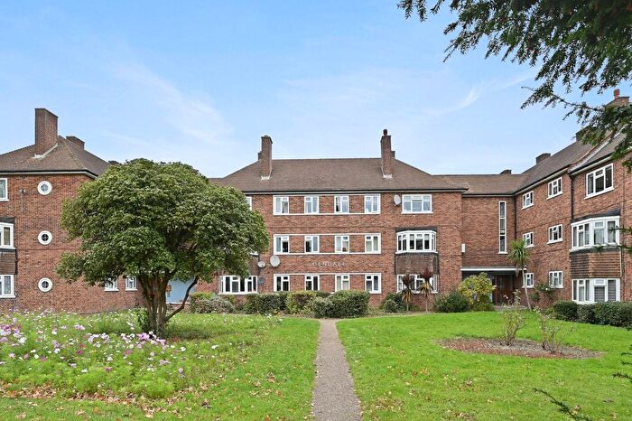 2 Bedroom Flat For Sale In Creswick Road, Acton, W3