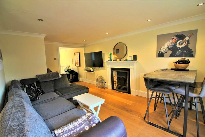 2 Bedroom Flat To Rent In Oakfield Road, Clifton, BS8