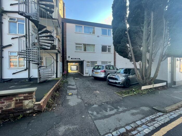 1 Bedroom Flat For Sale In Forest Road, Leytonstone, E11