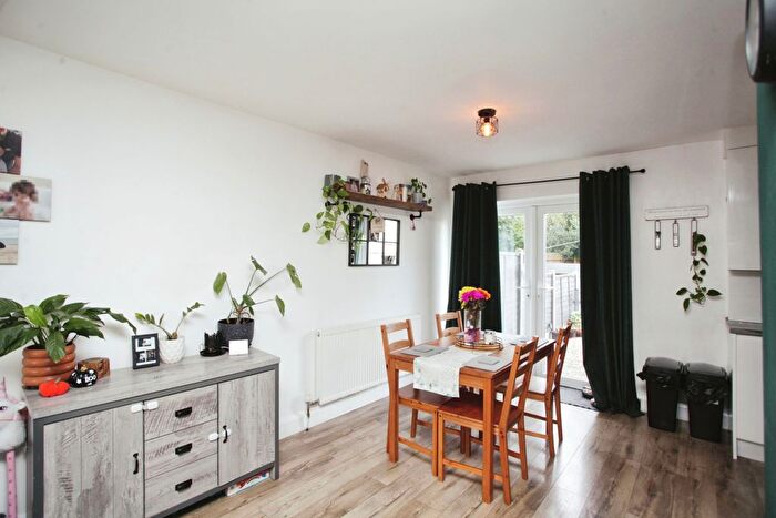 3 Bedroom Terraced House For Sale In Hilton Avenue, Nuneaton, Warwickshire, CV10