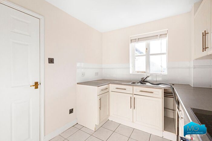 2 Bedroom Flat To Rent In Clarence Close, New Barnet, Hertfordshire, EN4