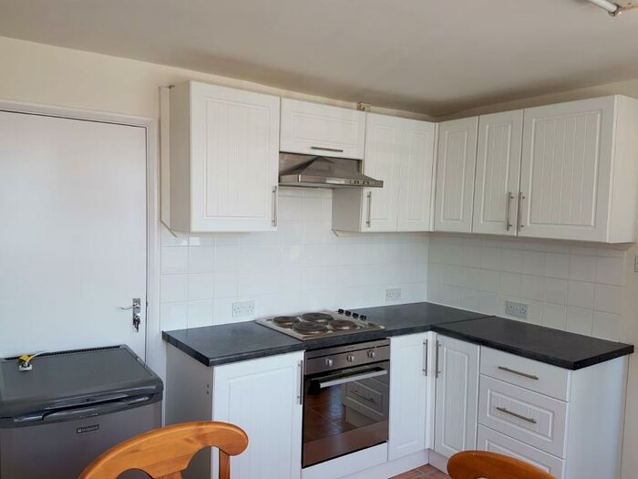 3 Bedroom Flat To Rent In Bramley Road, London, N14