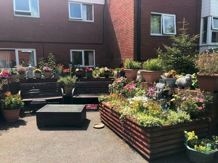 1 Bedroom Flat To Rent In Over 's - Wykeham Chase, Macclesfield, Cheshire, SK11
