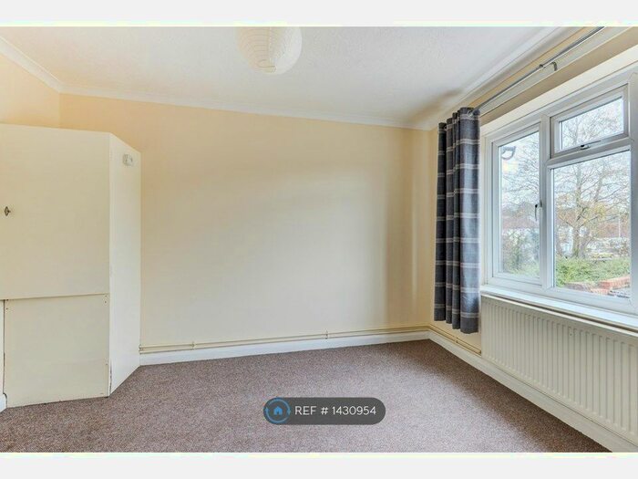 3 Bedroom Flat To Rent In Wolseley Road, Portslade, Brighton, BN41