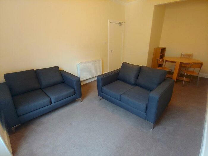 3 Bedroom Flat To Rent In Home Street, Tollcross, Edinburgh, EH3