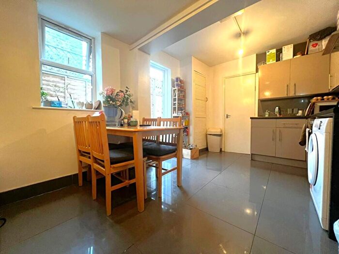 3 Bedroom Flat To Rent In Stanhope Gardens, London, N4