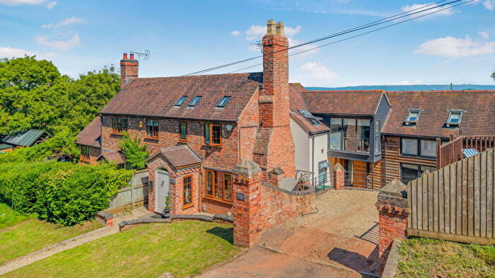 4 Bedroom Semi-Detached House For Sale In Wainlode Hill, Norton, Gloucester, GL2