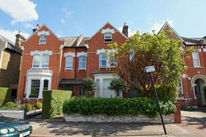 3 Bedroom Flat To Rent In Hendham, London SW17