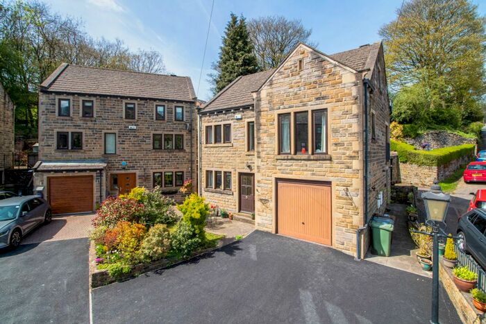 4 Bedroom Detached House For Sale In Old Mill Court, Hepworth, Holmfirth, HD9