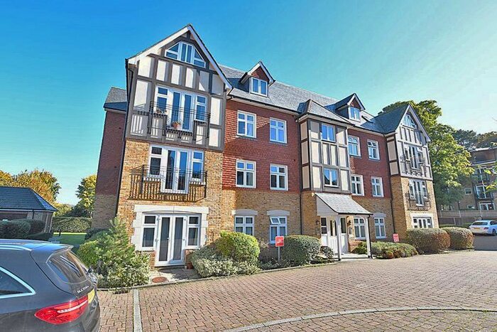 2 Bedroom Flat To Rent In Hazlitt Drive, Maidstone, ME16
