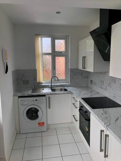 2 Bedroom Flat To Rent In Edge Grove, Liverpool, L7