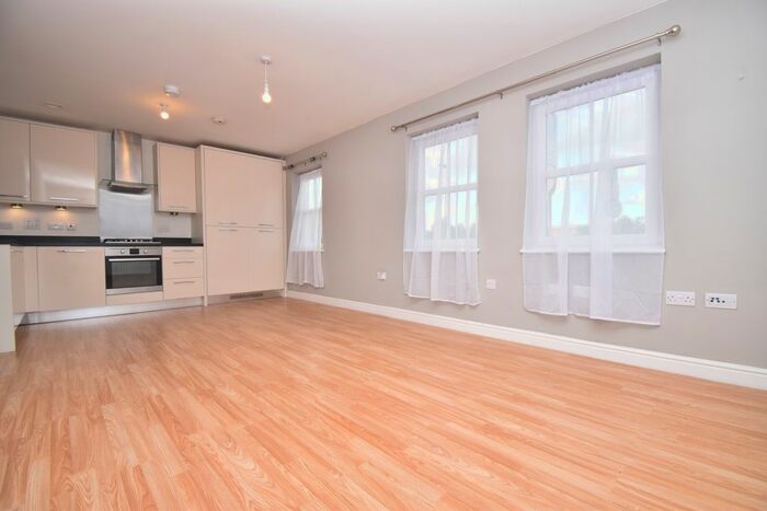 2 Bedroom Flat To Rent In Rainbow Road, Erith, DA8