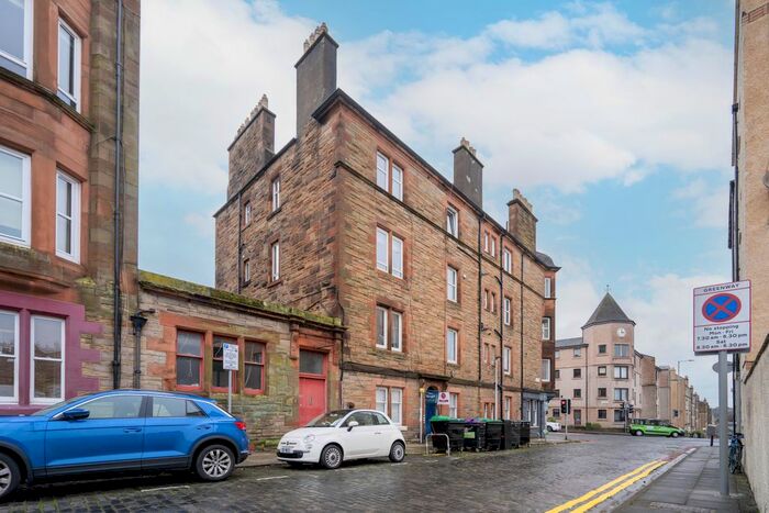 2 Bedroom Flat To Rent In Hermand Crescent, Edinburgh, EH11
