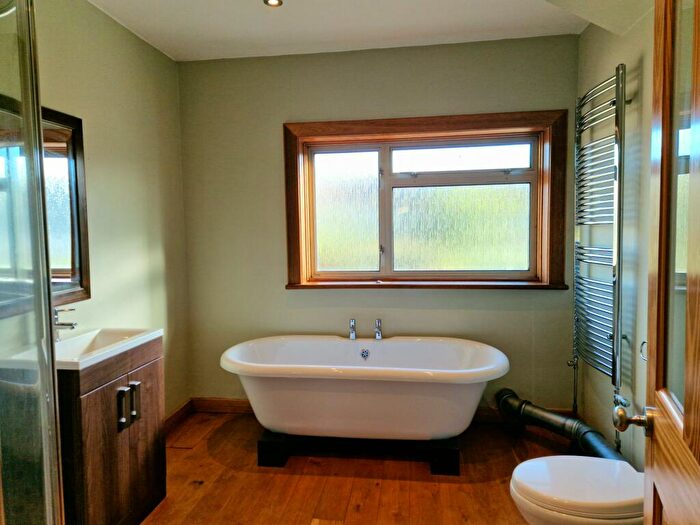 2 Bedroom House To Rent In Marten Road, Walthamstow, E17