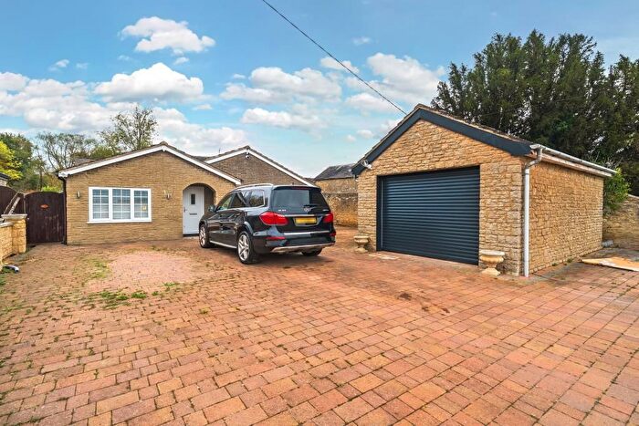 5 Bedroom Detached Bungalow To Rent In Weir Lane, Blackthorn, OX25