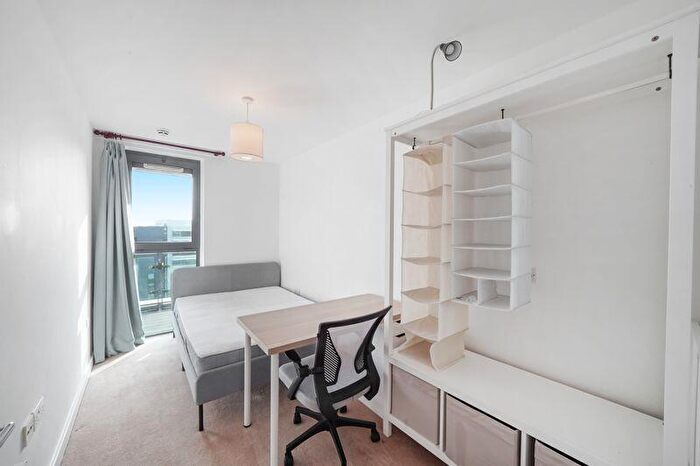2 Bedroom Apartment To Rent In Palmers Road, Bethnal Green, E2