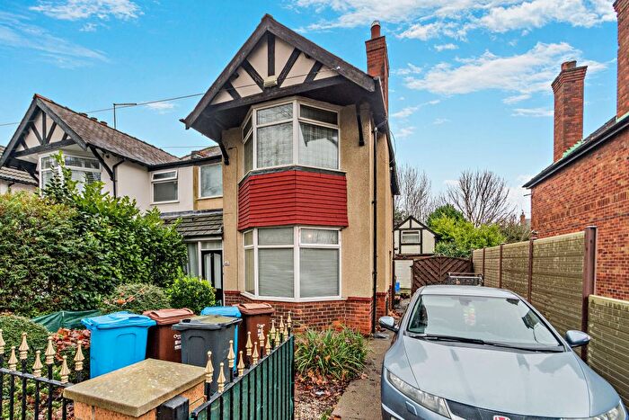 3 Bedroom Semi Detached House For Sale In Pickering Road, Kingston Upon Hull, HU4
