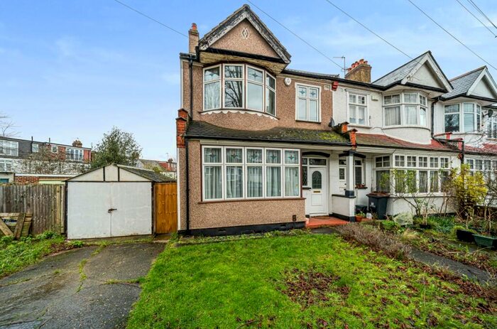 3 Bedroom End Of Terrace House To Rent In Palace View Bromley, BR1