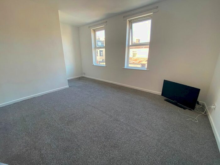 3 Bedroom Flat To Rent In James Street, Liverpool, L19